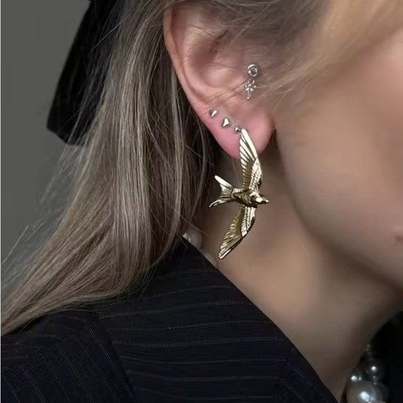 Stainless Steel 18k Gold Plated Vintage Stereoscopic Bird Earrings for Women - Picture 7 of 7